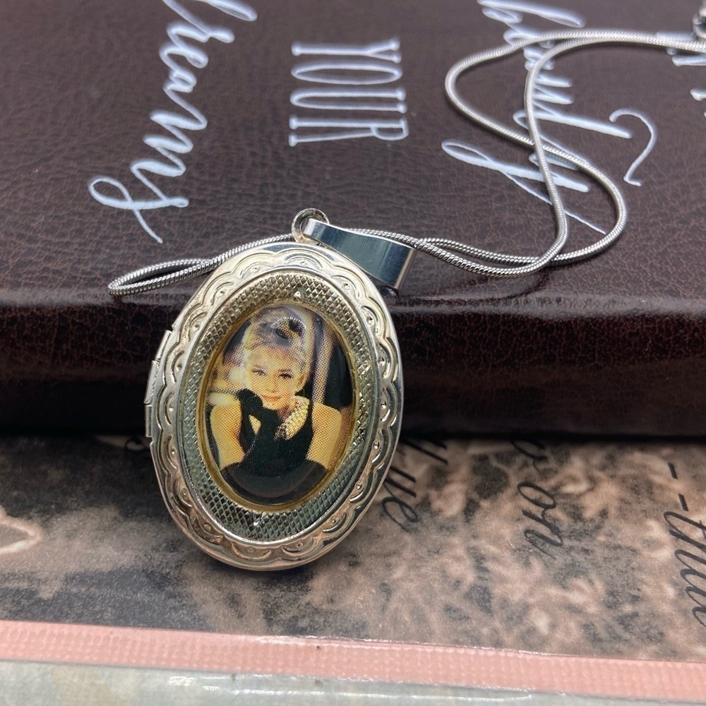 Audrey Hepburn Photo Locket Necklace Vintage Silver Oval Pendant 18” Chain